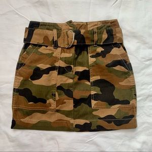 H&M Divided Size XS/0 Camo Print Mini Skirt with Belt